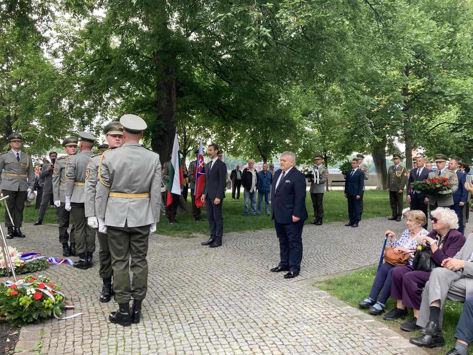 Министър Юрай Бланар почете паметта на българските герои, паднали за свободата на България и на Словакия